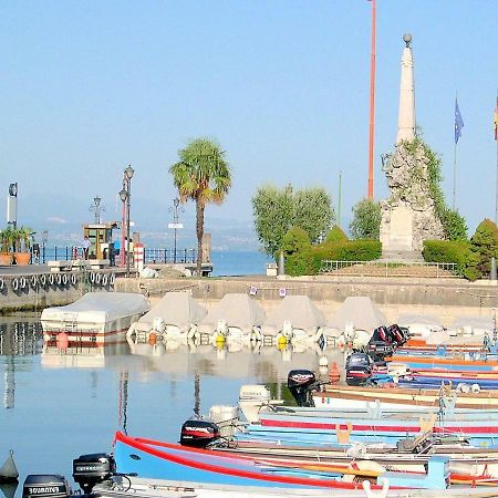 Small Residence Of Only 18 Apartments With Swimming Pool Lazise Exterior foto